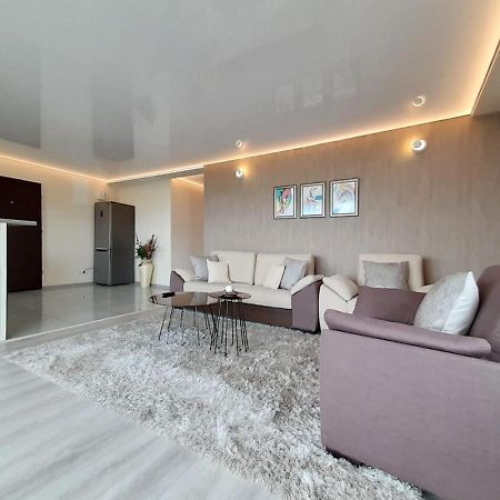 Sky View - Luxury Apartment With A Dream View Брашов Екстер'єр фото